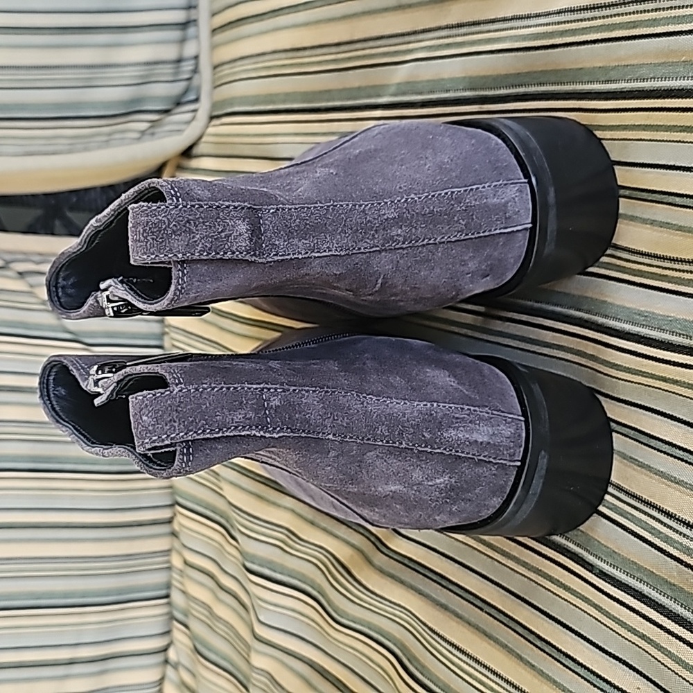 Aquatalia Carisa Gray Short Boot Size 9. - Picture 3 of 10